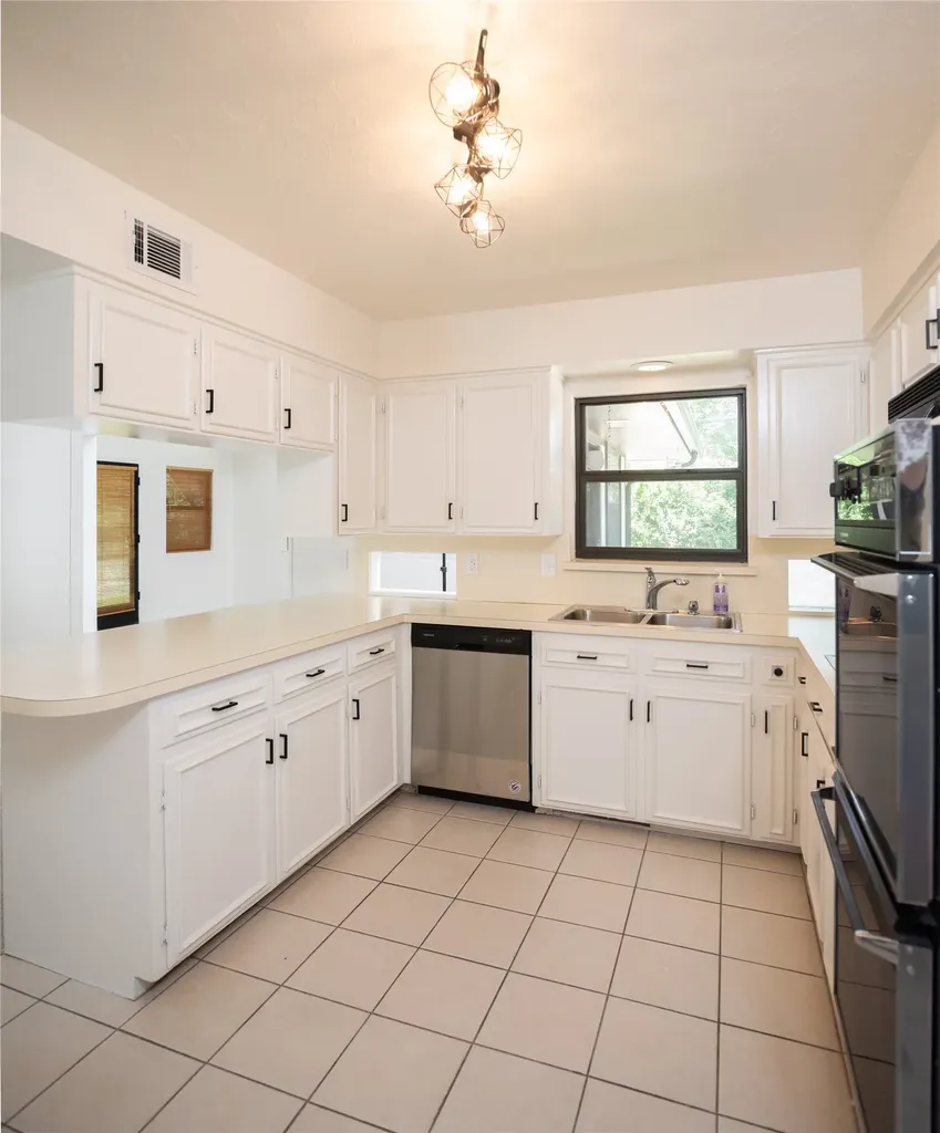 308 S Grove Road Richardson TX 75081