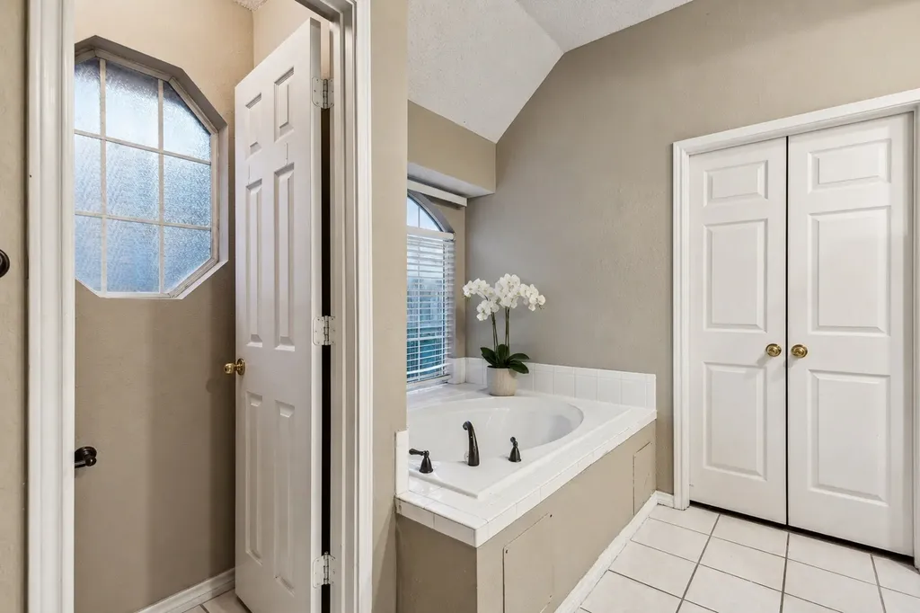 400 Moss Hill Road Irving TX 75063