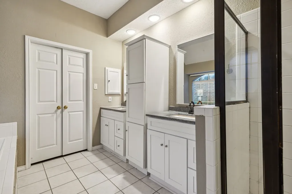 400 Moss Hill Road Irving TX 75063