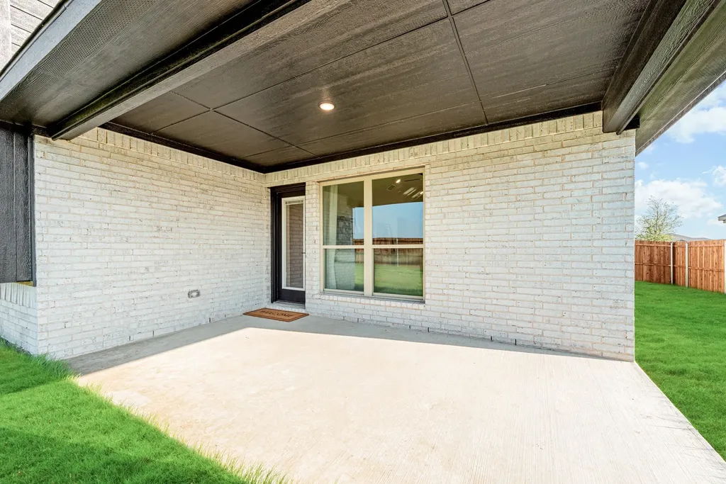 209 Saddletree Drive Nevada TX 75173