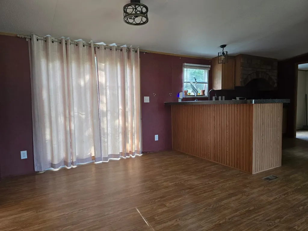 25378 Us Highway 80 Grand Saline TX 75140
