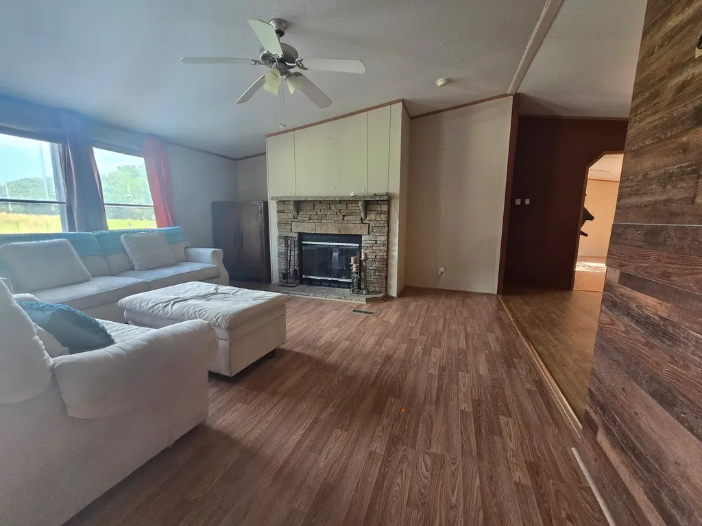 25378 Us Highway 80 Grand Saline TX 75140