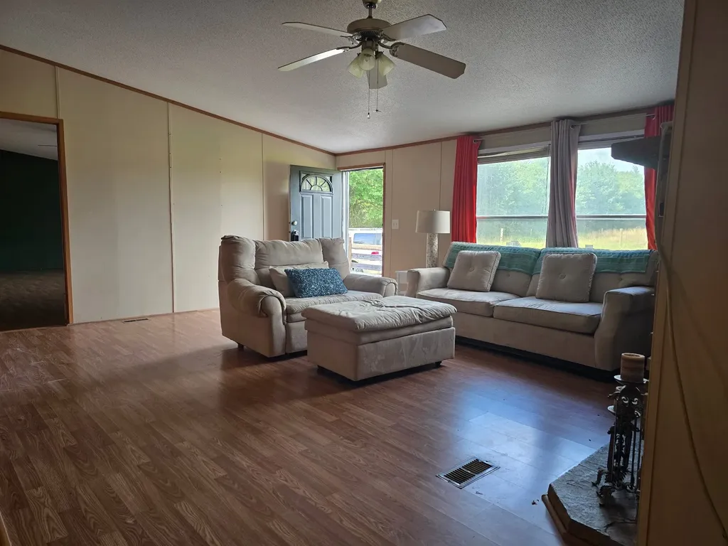 25378 Us Highway 80 Grand Saline TX 75140