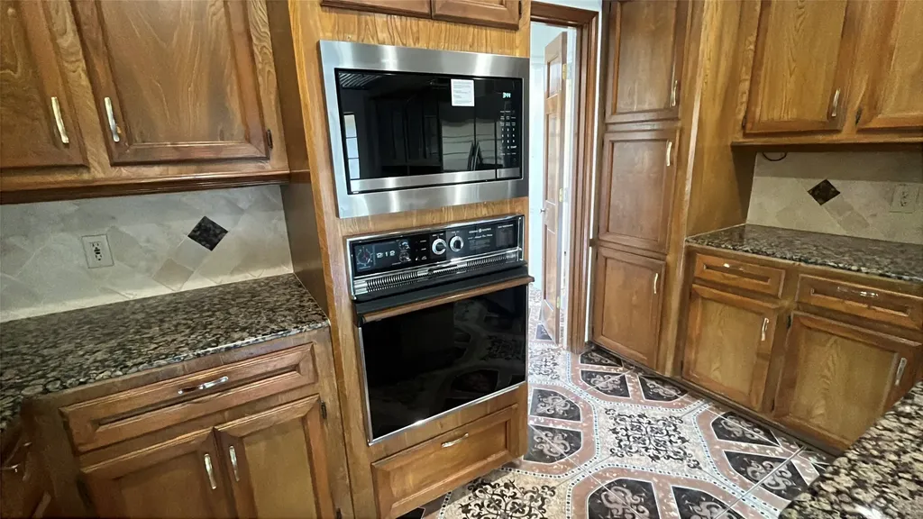 705 Bent Creek Drive Desoto TX 75115