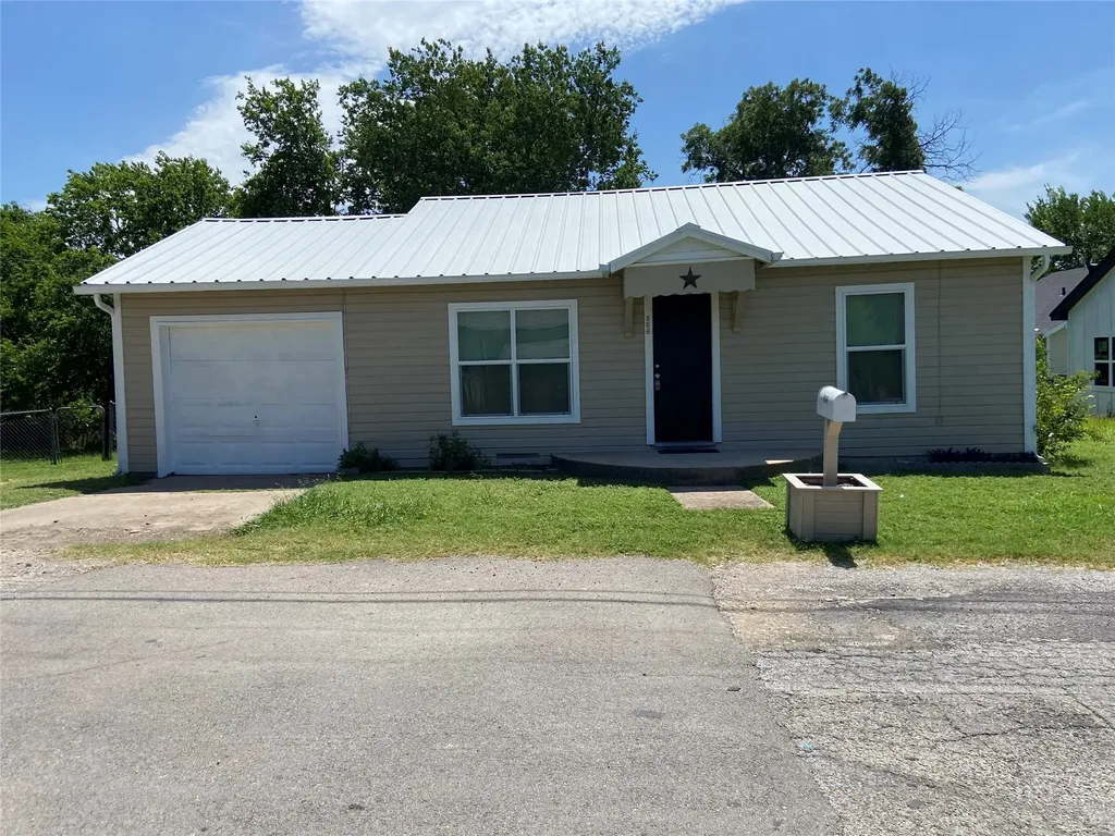 506 N Lamar Street Weatherford TX 76086
