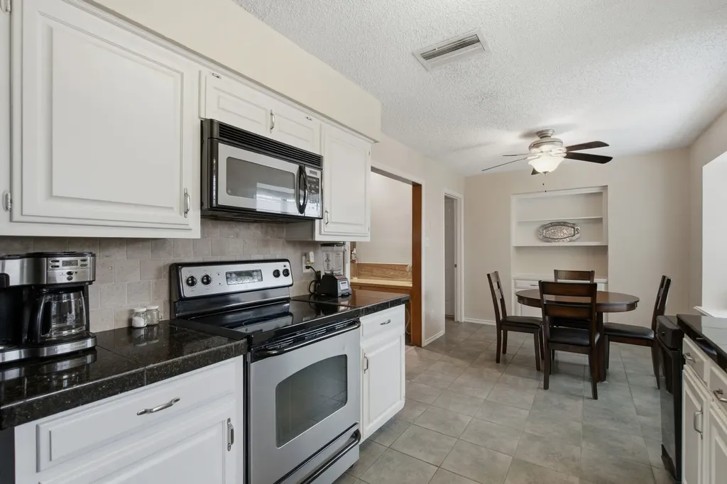 328 Lakewood Court Coppell TX 75019