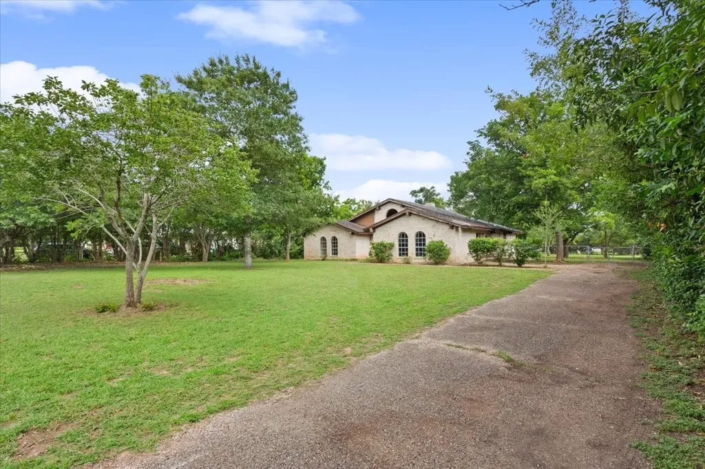 317 W Chapman Road Hewitt TX 76643