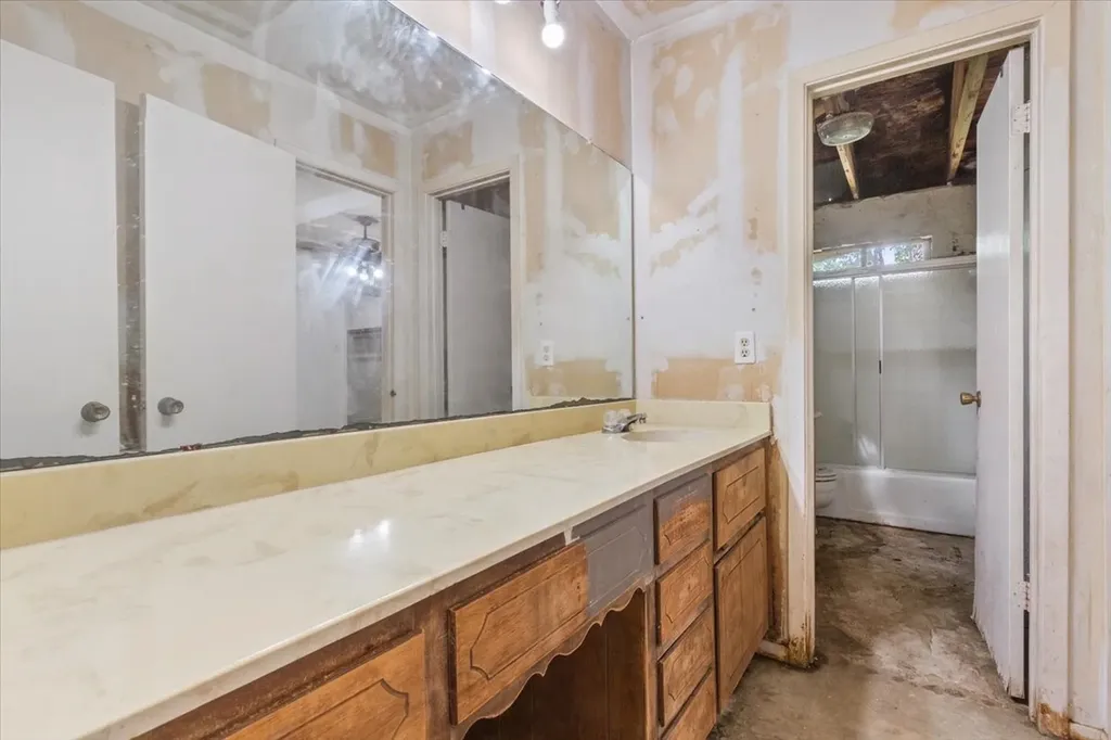 317 W Chapman Road Hewitt TX 76643