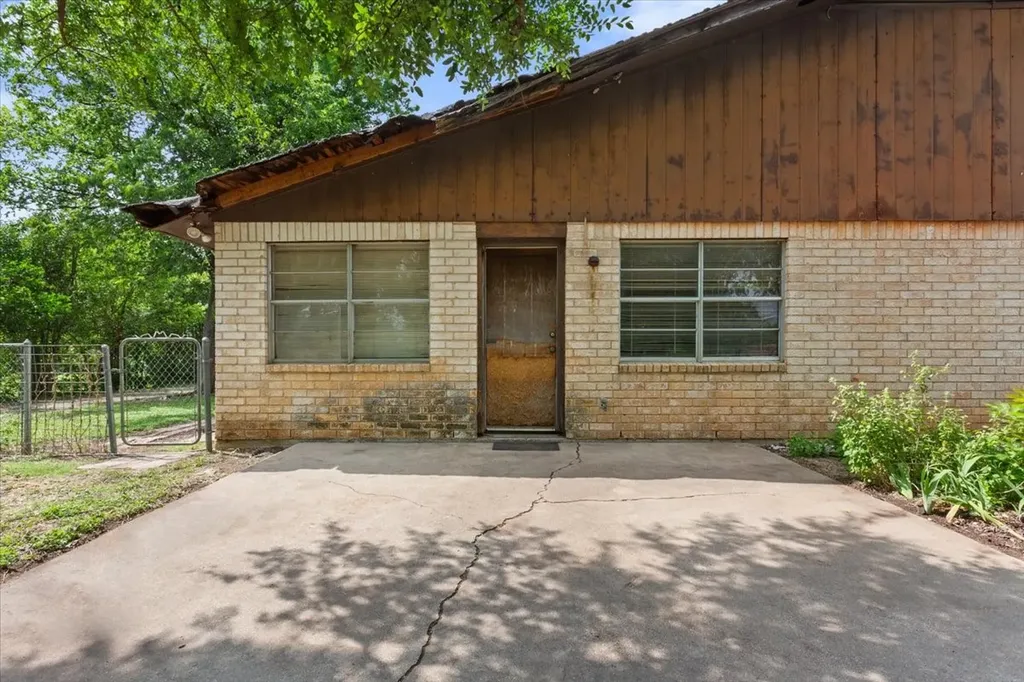 317 W Chapman Road Hewitt TX 76643