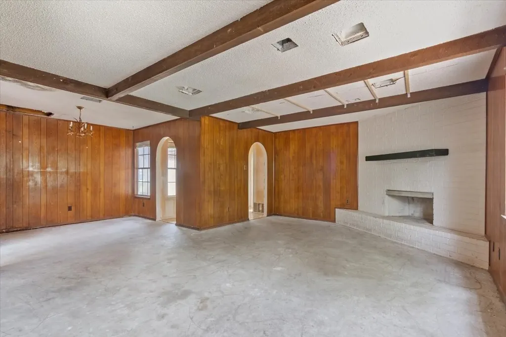 317 W Chapman Road Hewitt TX 76643