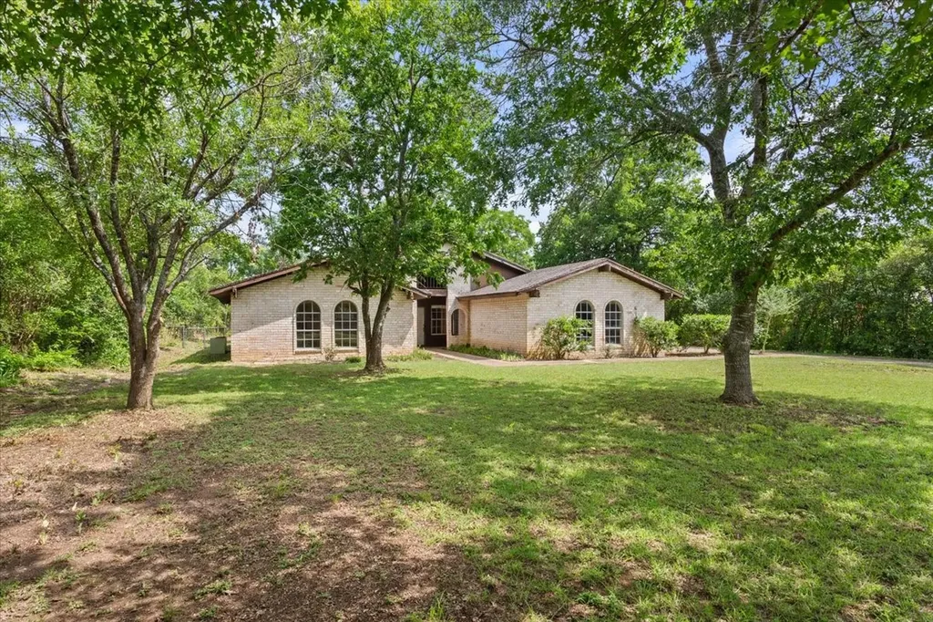 317 W Chapman Road Hewitt TX 76643