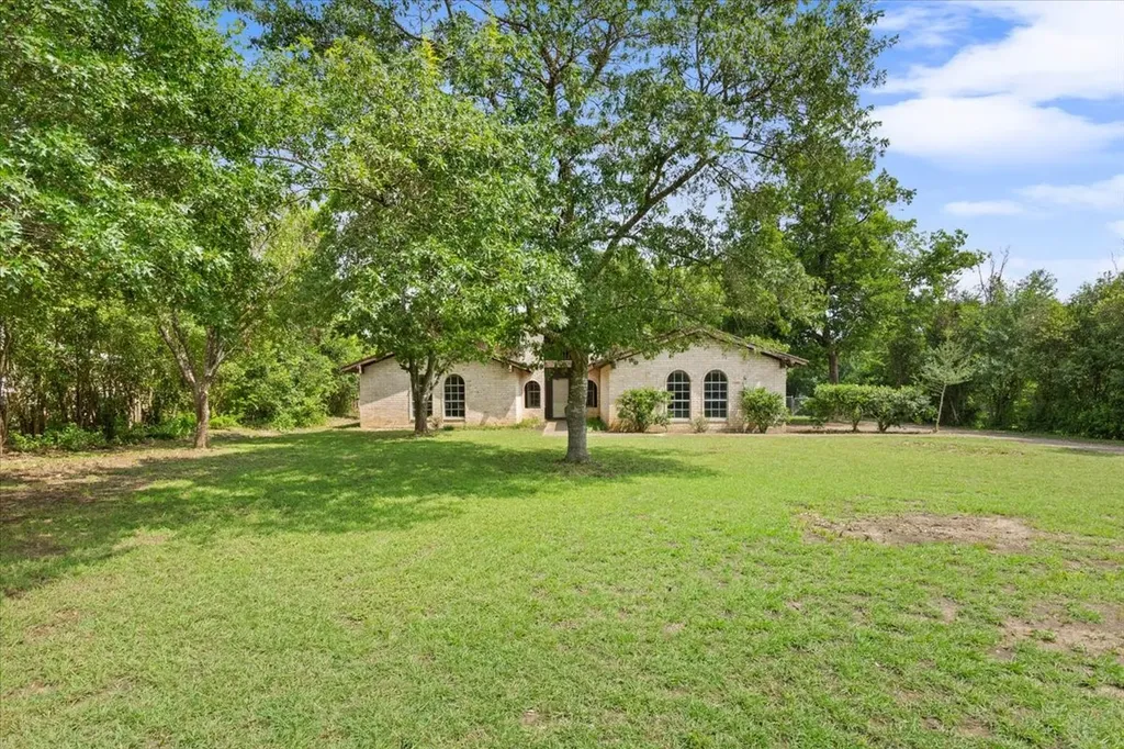 317 W Chapman Road Hewitt TX 76643