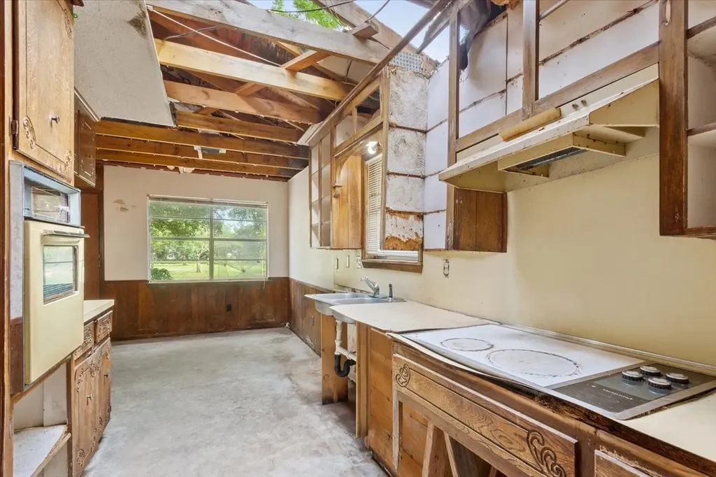 317 W Chapman Road Hewitt TX 76643