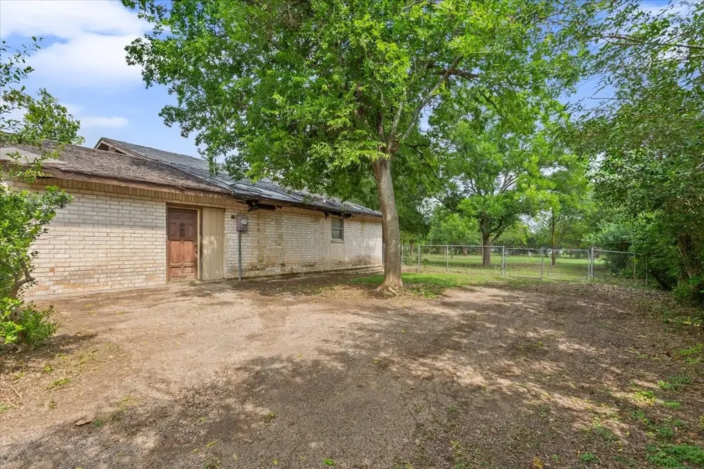 317 W Chapman Road Hewitt TX 76643