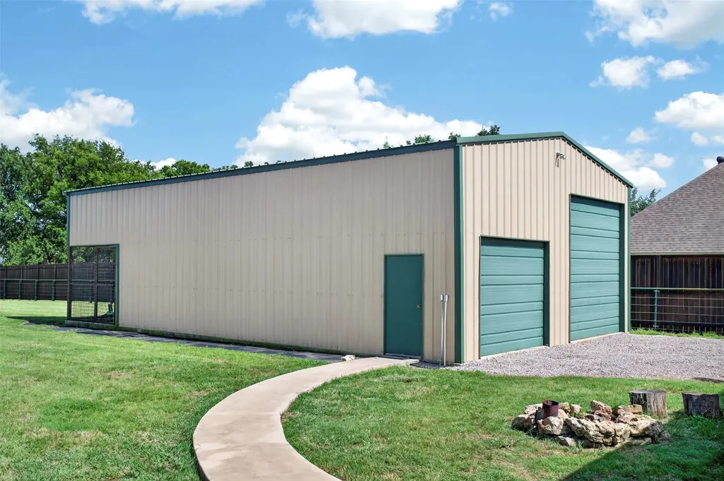 2270 Mitchell Road Krum TX 76249