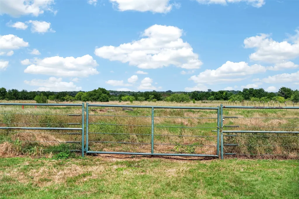 2270 Mitchell Road Krum TX 76249