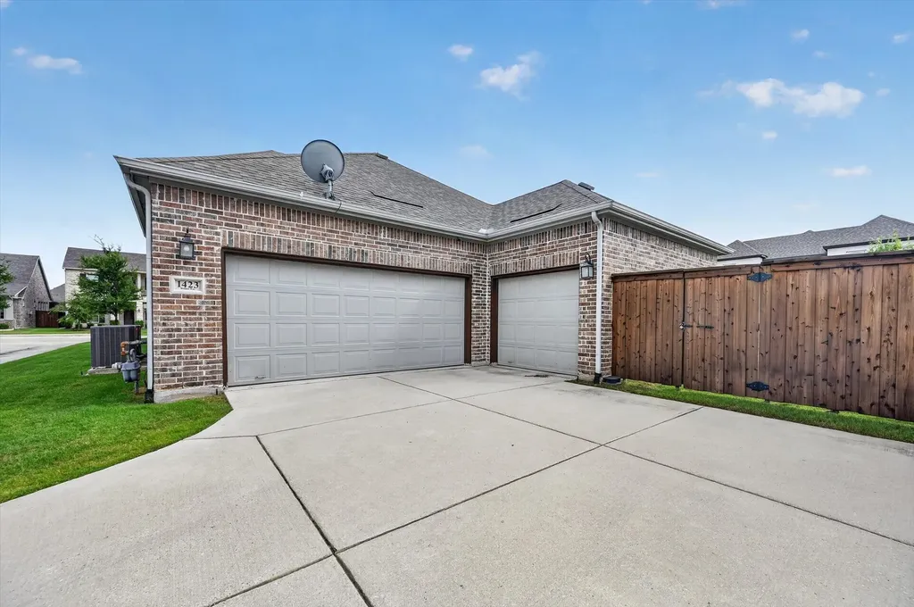 1423 William Way Farmers Branch TX 75234