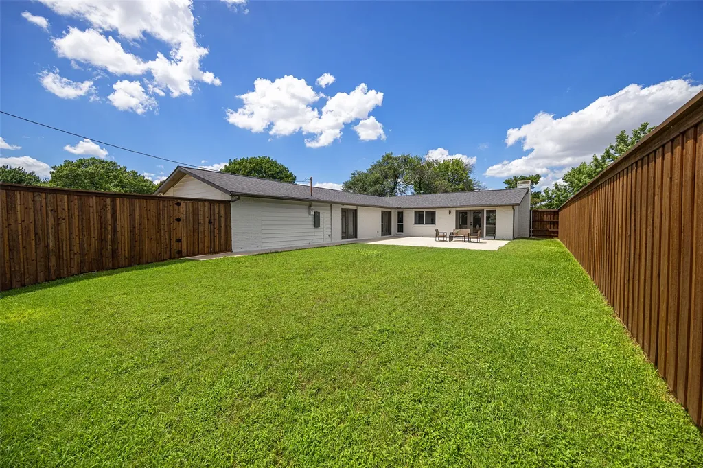 3856 Antigua Drive Dallas TX 75244