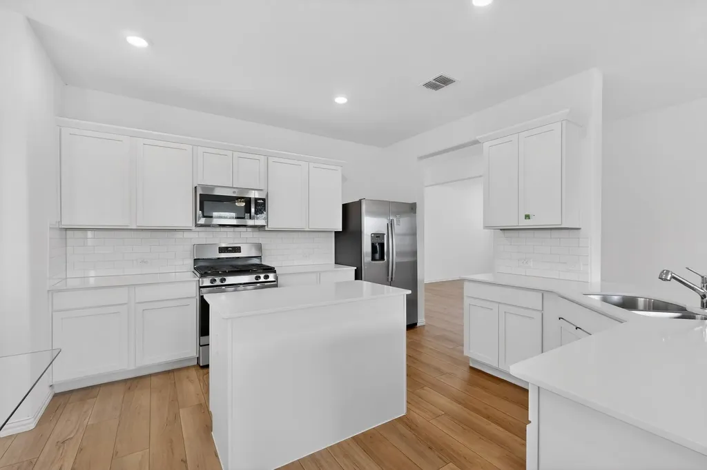 3401 Kingsview Drive Denton TX 76207