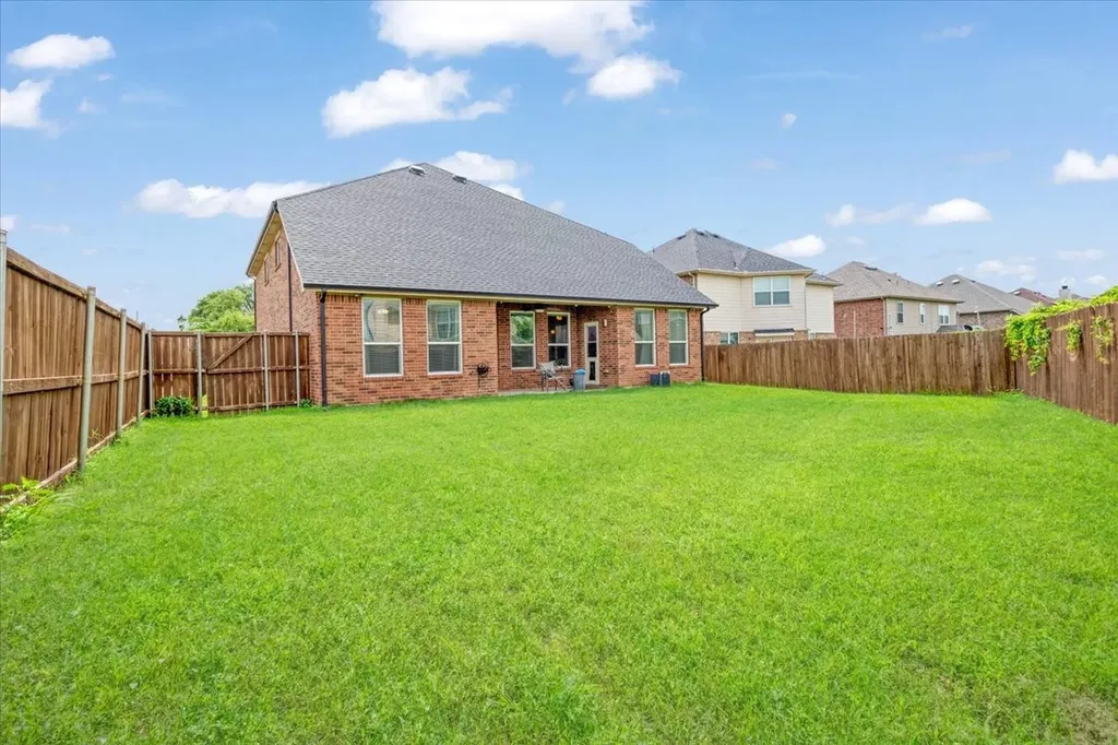 802 Swan Ridge Drive Sherman TX 75092