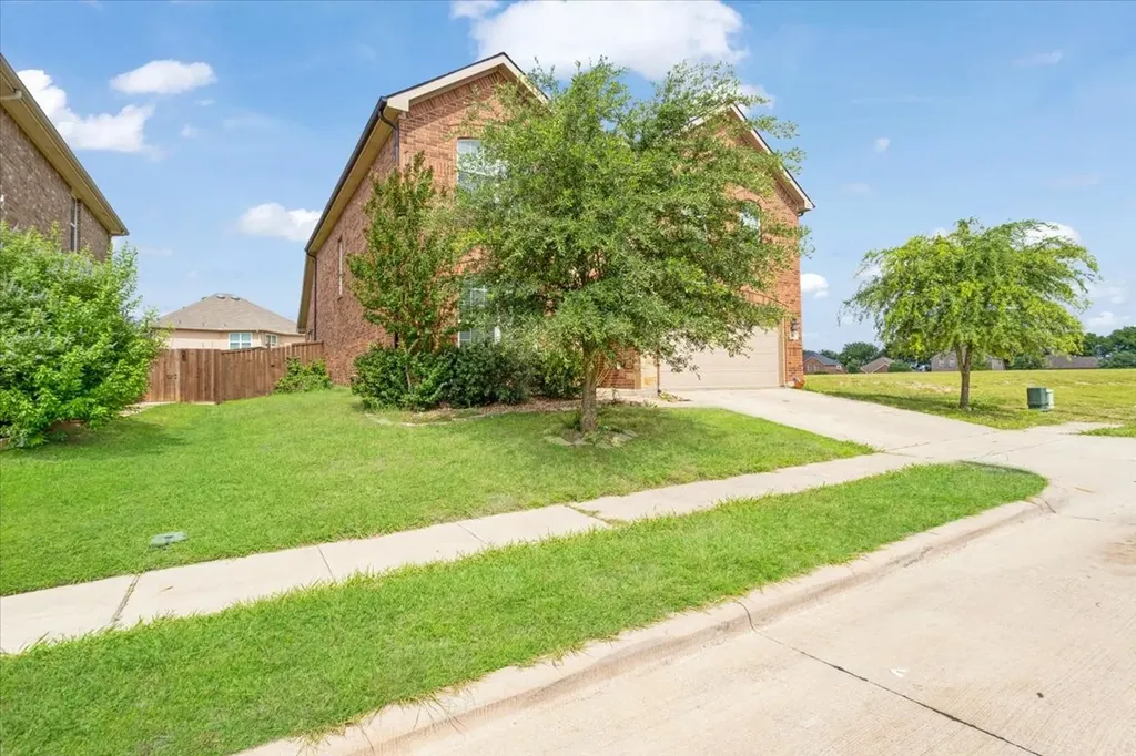 802 Swan Ridge Drive Sherman TX 75092