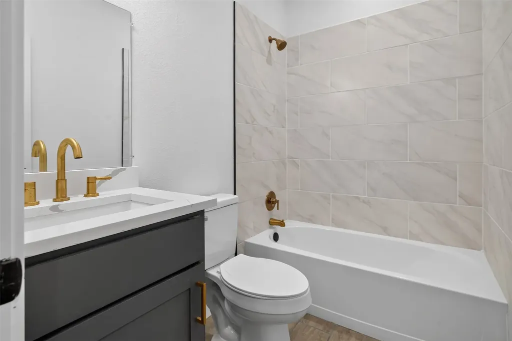 304 N Cherokee Shores Drive Mabank TX 75156