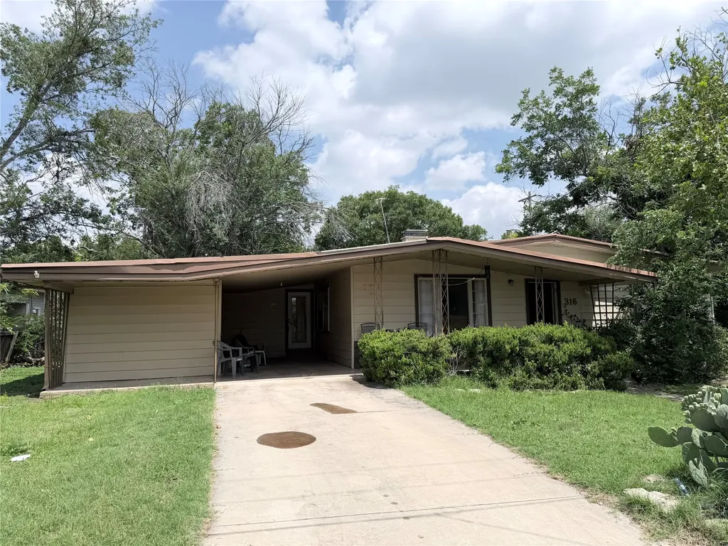 316 S Bouldin Hamilton TX 76531