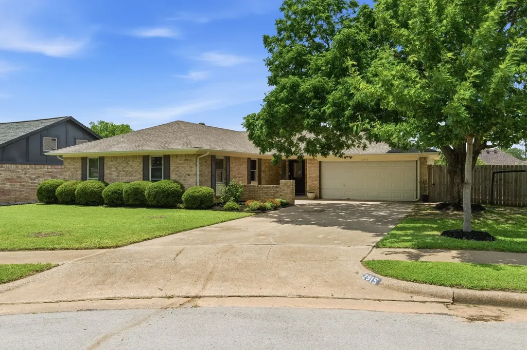 2915 Post Oak Court Bedford TX 76021