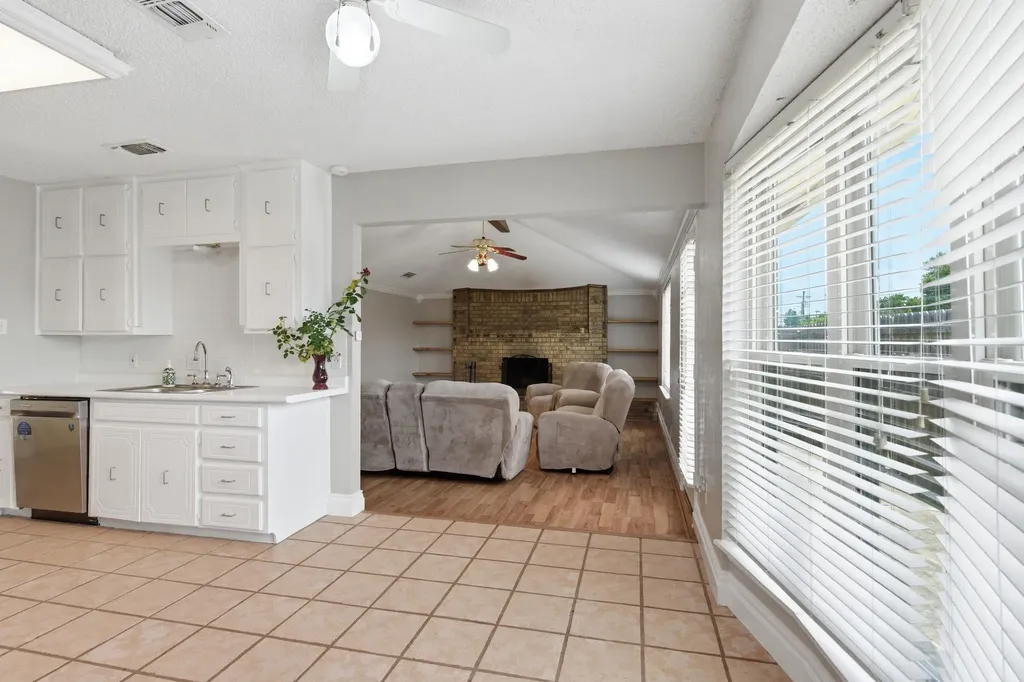2915 Post Oak Court Bedford TX 76021