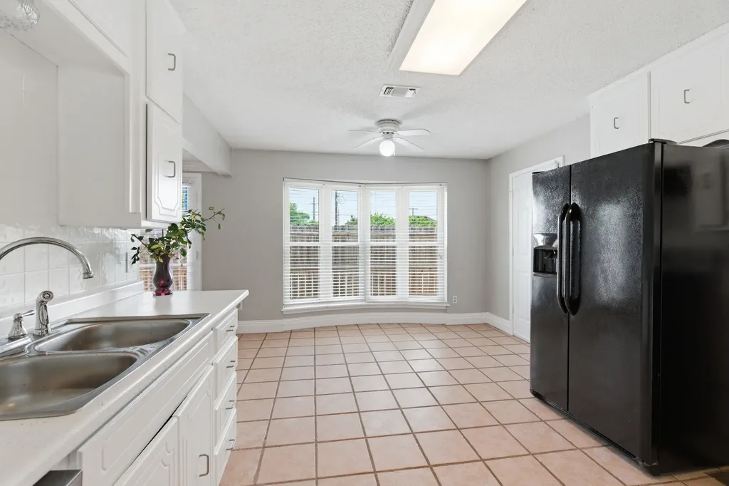 2915 Post Oak Court Bedford TX 76021