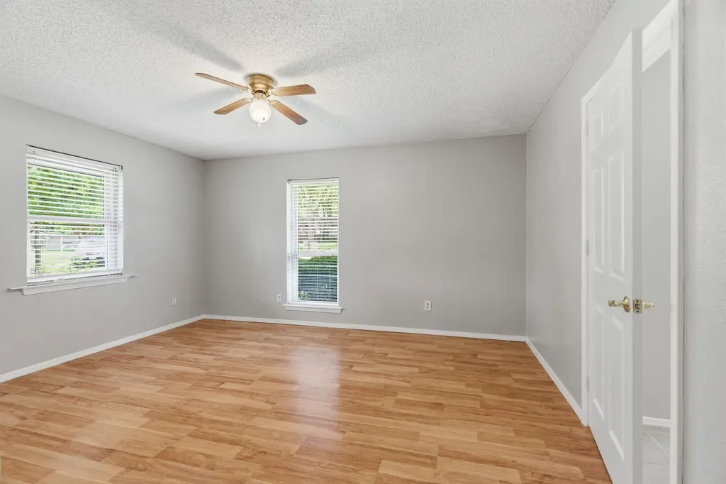 2915 Post Oak Court Bedford TX 76021
