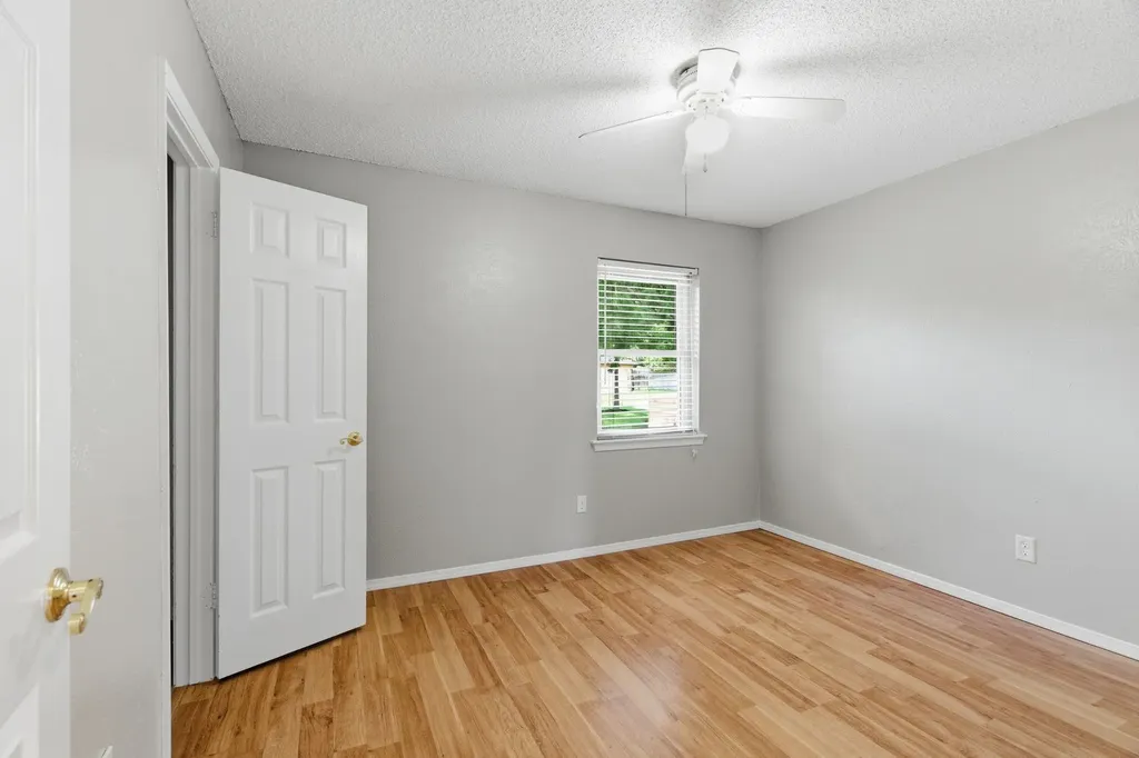 2915 Post Oak Court Bedford TX 76021