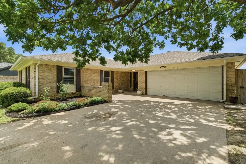 2915 Post Oak Court Bedford TX 76021