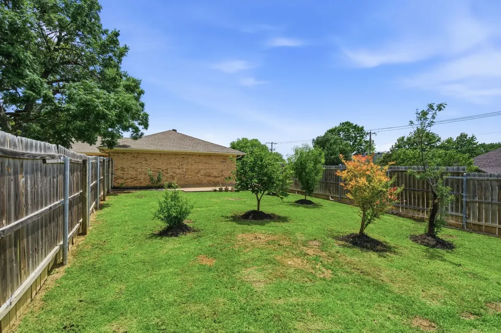 2915 Post Oak Court Bedford TX 76021