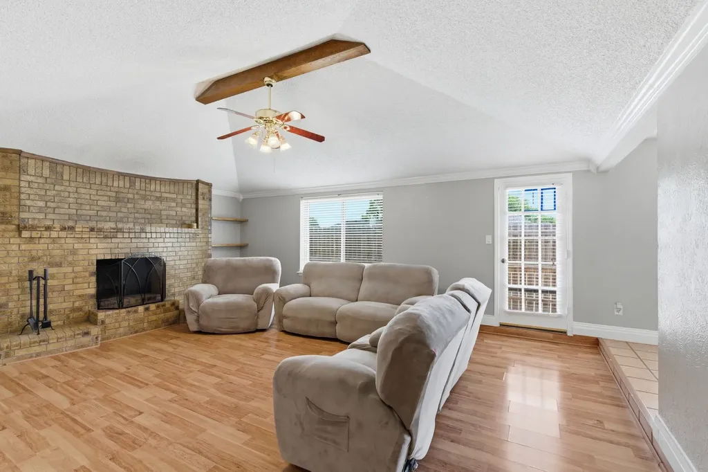 2915 Post Oak Court Bedford TX 76021