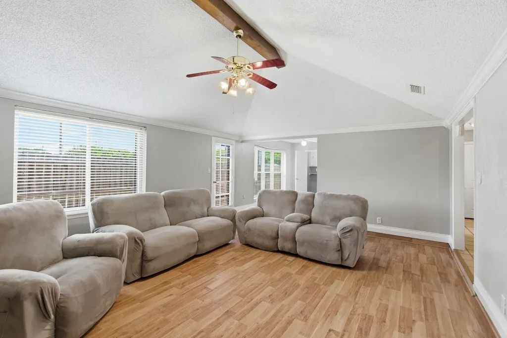 2915 Post Oak Court Bedford TX 76021