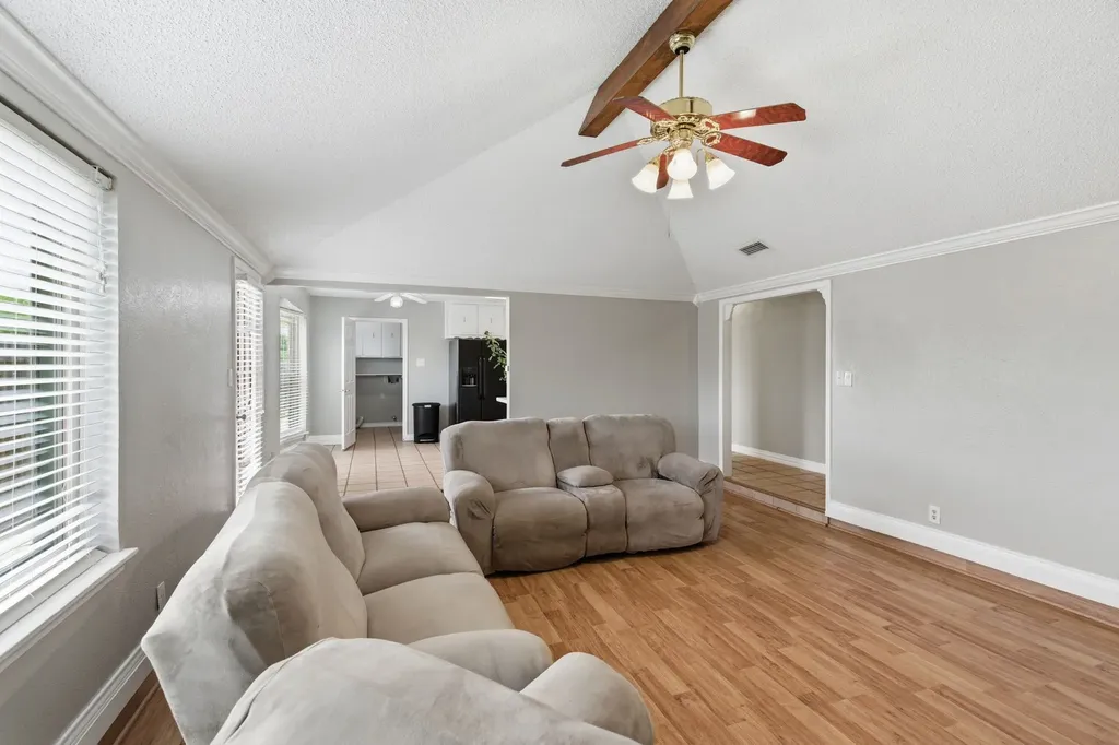 2915 Post Oak Court Bedford TX 76021