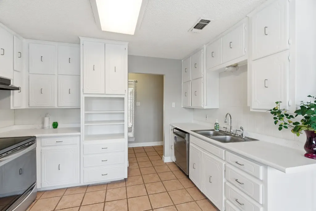2915 Post Oak Court Bedford TX 76021