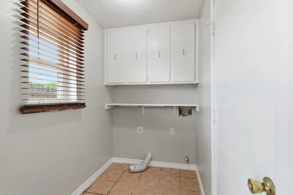 2915 Post Oak Court Bedford TX 76021