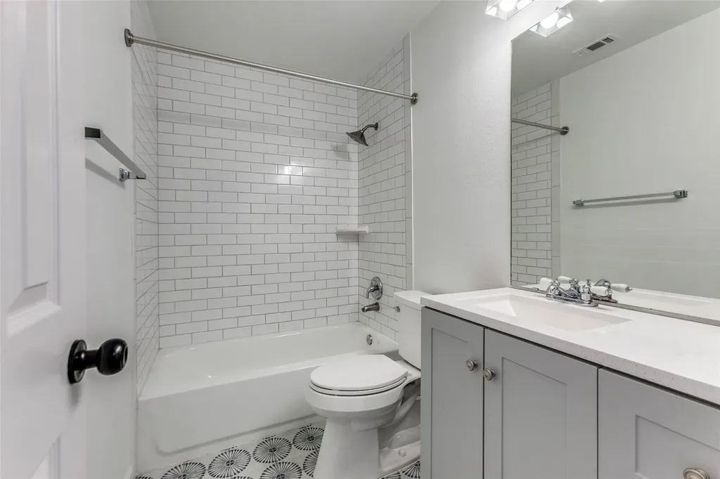 1817 Oak Bend Lane Garland TX 75040