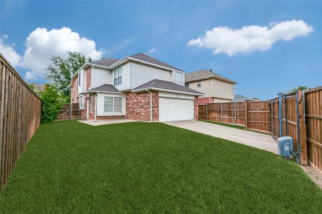 1817 Oak Bend Lane Garland TX 75040
