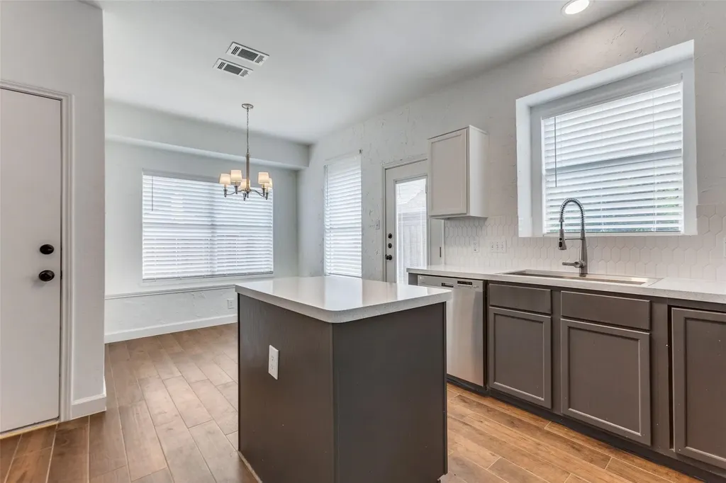 1817 Oak Bend Lane Garland TX 75040