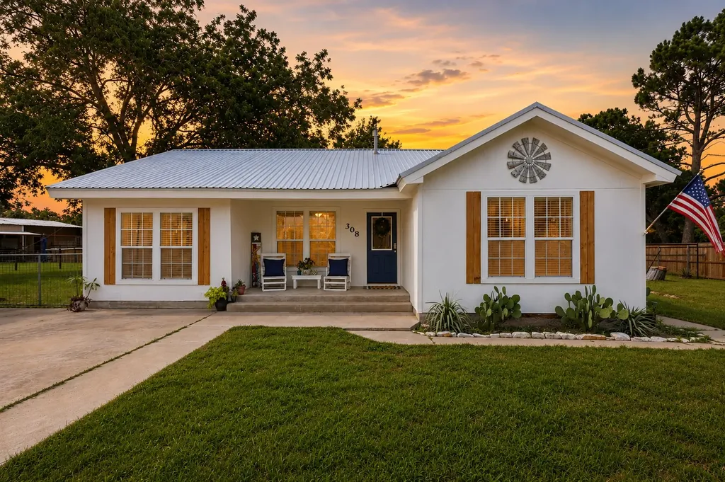 308 W 1st Street Springtown TX 76082
