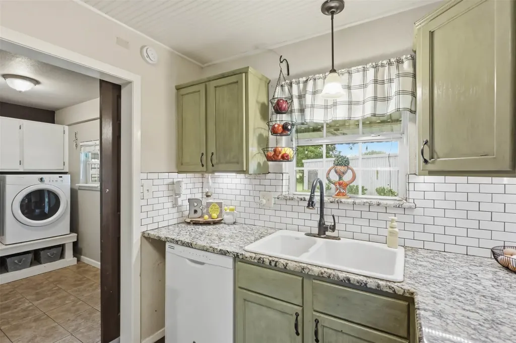 308 W 1st Street Springtown TX 76082