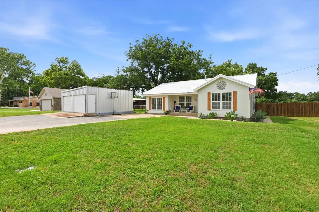 308 W 1st Street Springtown TX 76082