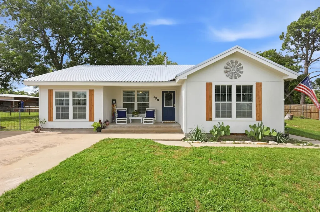 308 W 1st Street Springtown TX 76082