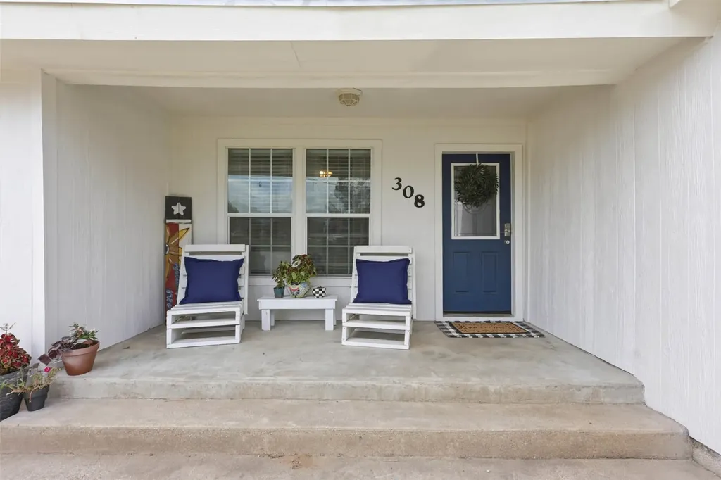 308 W 1st Street Springtown TX 76082
