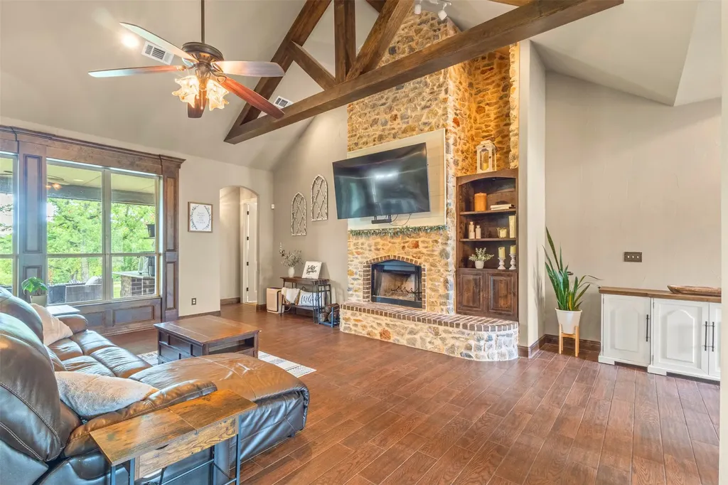 108 Oak Creek Drive Springtown TX 76082