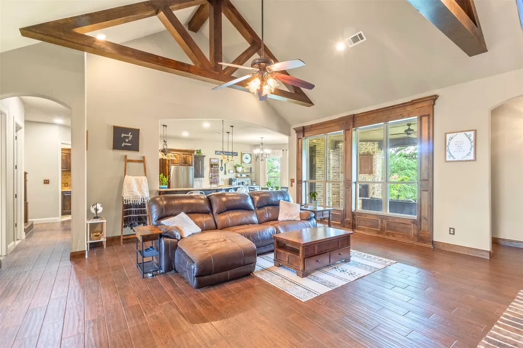 108 Oak Creek Drive Springtown TX 76082