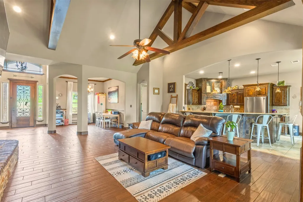108 Oak Creek Drive Springtown TX 76082